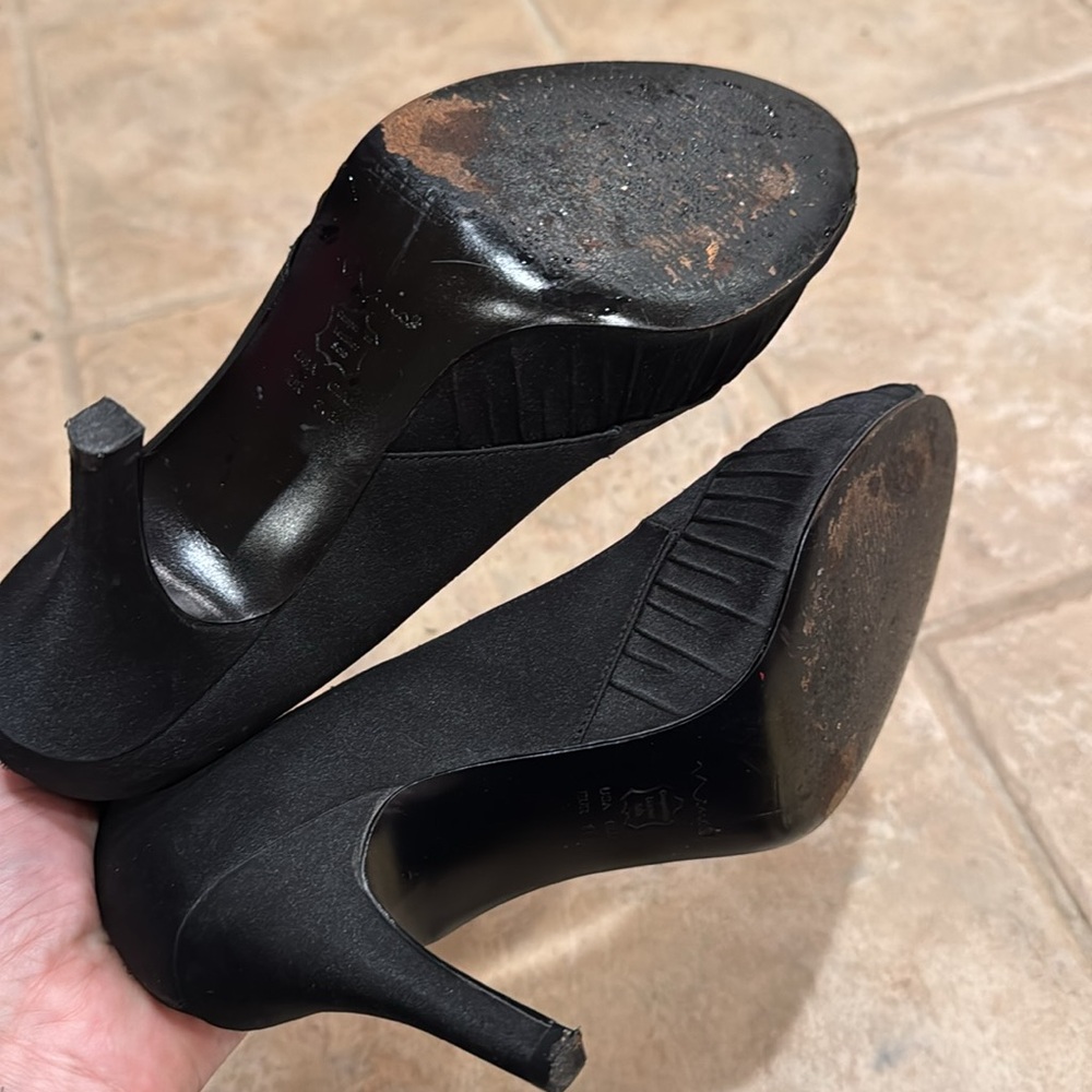 Bundle of Women's Pumps - silver, black peep toe, olive, grey patterned - Picture 12 of 15